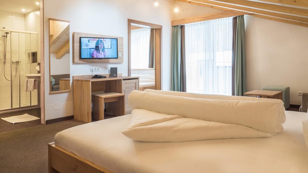 Alpinhotel Monte Superior - Silvretta Card Premium Betrieb กัลเทือร์ ภายนอก รูปภาพ